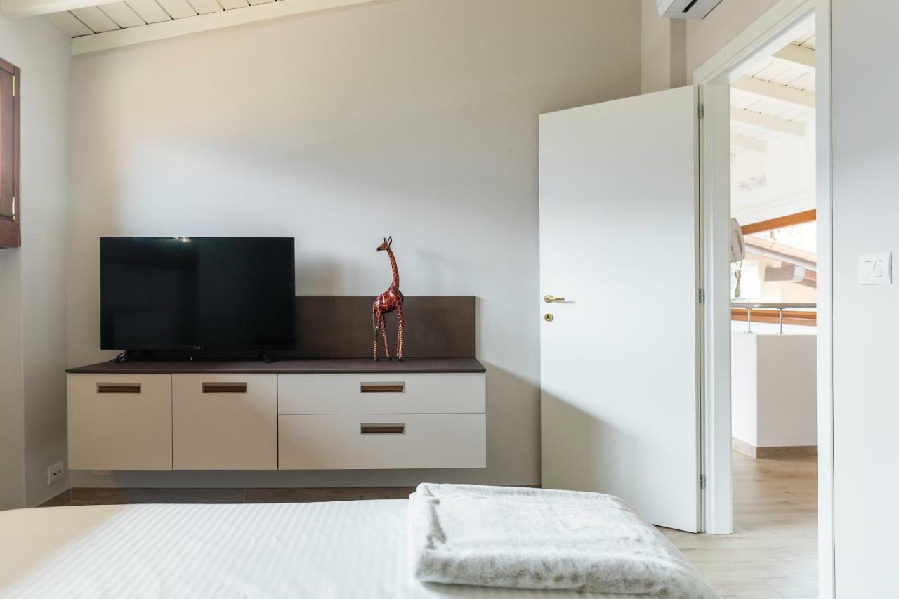 Apartamento Mansarda I Cipressi Lenno Exterior foto