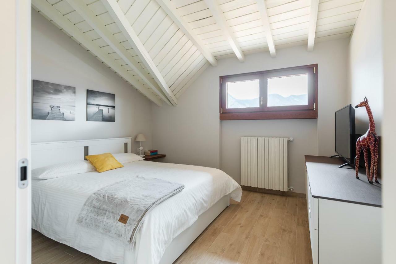 Apartamento Mansarda I Cipressi Lenno Exterior foto